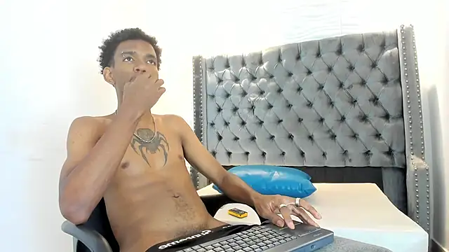 Snapshot of nero_reyd chatting on 06.06.26 nero reyd online show from 06.06.26