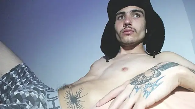 Snapshot of Onzas_ chatting on 09.20.25 Onzas online show from 09.20.25