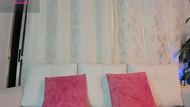 Noami Rose online show from 02.08.26