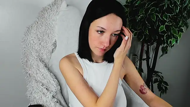 EileenMoores online show from 10.04.25