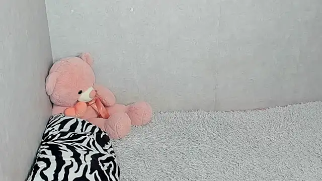 EileenMoores online show from 04.10.26