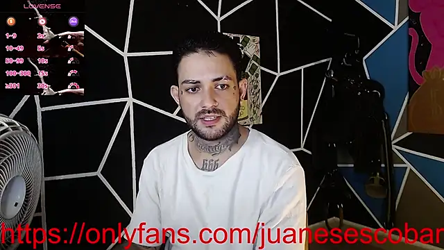 Snapshot of nicolastorres99 chatting on 10.10.25 nicolastorres99 online show from 10.10.25