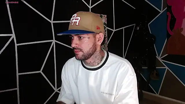 Snapshot of nicolastorres99 chatting on 10.30.25 nicolastorres99 online show from 10.30.25