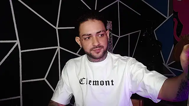 Snapshot of nicolastorres99 chatting on 11.03.25 nicolastorres99 online show from 11.03.25