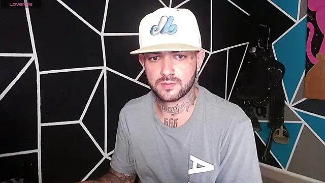 Snapshot of nicolastorres99 chatting on 11.05.25 nicolastorres99 online show from 11.05.25