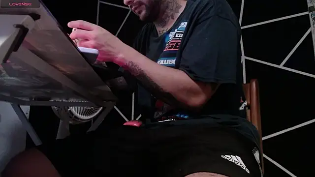 Snapshot of nicolastorres99 chatting on 11.05.25 nicolastorres99 online show from 11.05.25