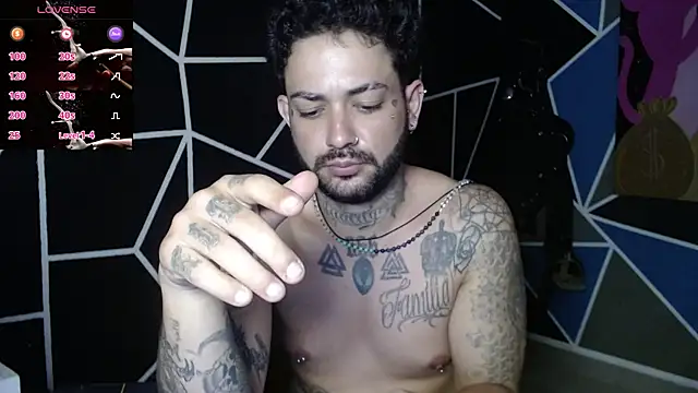 Snapshot of nicolastorres99 chatting on 11.20.25 nicolastorres99 online show from 11.20.25