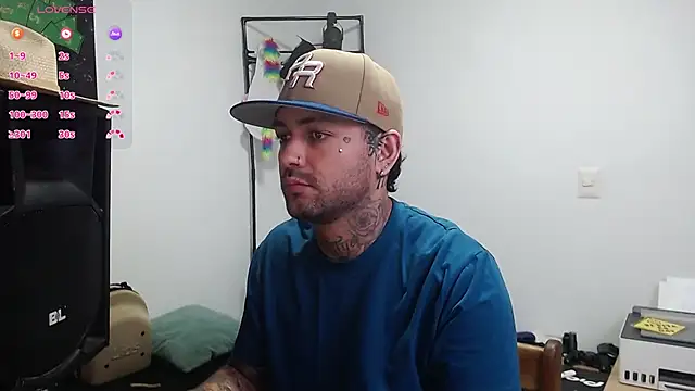 Snapshot of nicolastorres99 chatting on 12.20.25 nicolastorres99 online show from 12.20.25