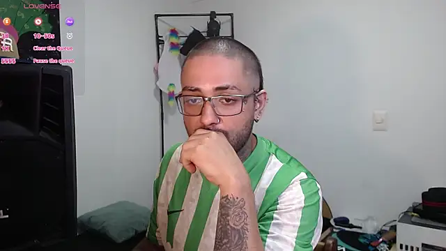 Snapshot of nicolastorres99 chatting on 12.22.25 nicolastorres99 online show from 12.22.25