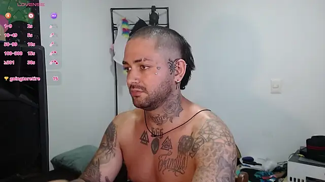 Snapshot of nicolastorres99 chatting on 12.23.25 nicolastorres99 online show from 12.23.25