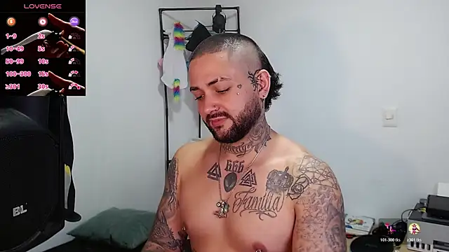 Snapshot of nicolastorres99 chatting on 01.12.26 nicolastorres99 online show from 01.12.26