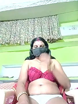 Snapshot of ZIVAA chatting on 02.18.26 ZIVAA online show from 02.18.26