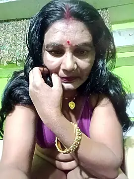 Snapshot of ZIVAA chatting on 02.19.26 ZIVAA online show from 02.19.26