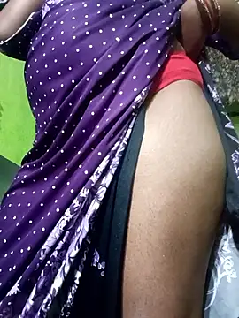 Snapshot of ZIVAA chatting on 04.13.26 ZIVAA online show from 04.13.26