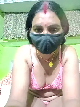 Snapshot of ZIVAA chatting on 04.16.26 ZIVAA online show from 04.16.26