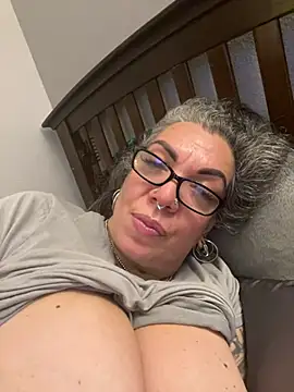 dieseldame1313 online show from 02.12.25