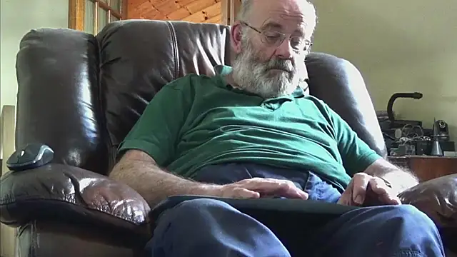 Snapshot of janzer13 chatting on 09.12.25 janzer13 online show from 09.12.25