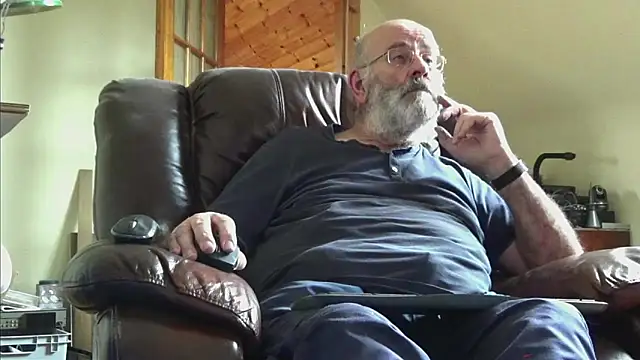 Snapshot of janzer13 chatting on 09.16.25 janzer13 online show from 09.16.25