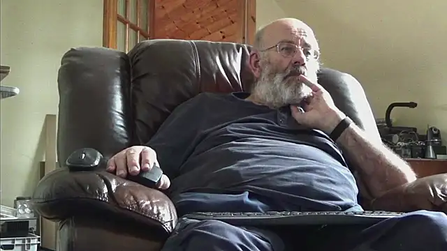 Snapshot of janzer13 chatting on 09.18.25 janzer13 online show from 09.18.25