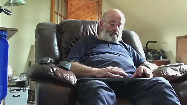 Snapshot of janzer13 chatting on 09.23.25 janzer13 online show from 09.23.25