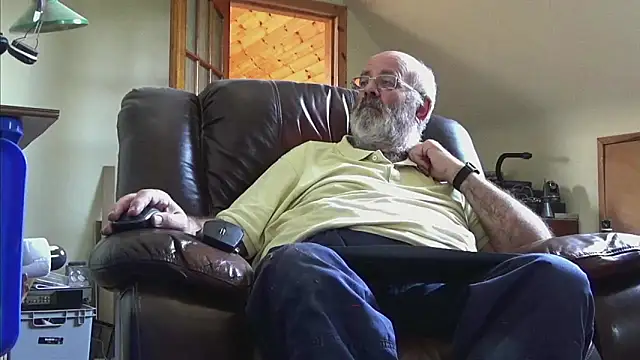 Snapshot of janzer13 chatting on 09.24.25 janzer13 online show from 09.24.25