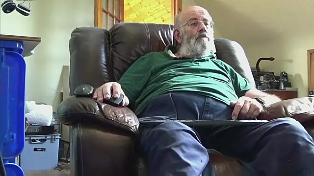 Snapshot of janzer13 chatting on 09.26.25 janzer13 online show from 09.26.25