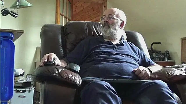 Snapshot of janzer13 chatting on 09.30.25 janzer13 online show from 09.30.25