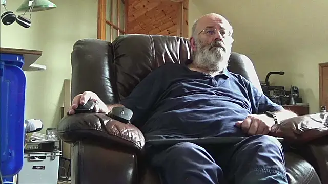 Snapshot of janzer13 chatting on 10.01.25 janzer13 online show from 10.01.25