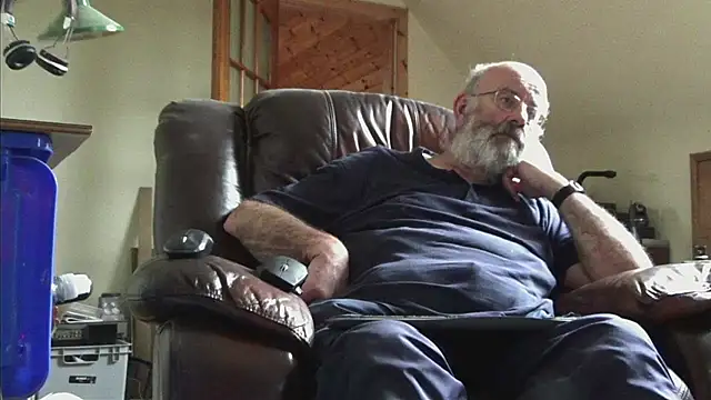 Snapshot of janzer13 chatting on 10.02.25 janzer13 online show from 10.02.25