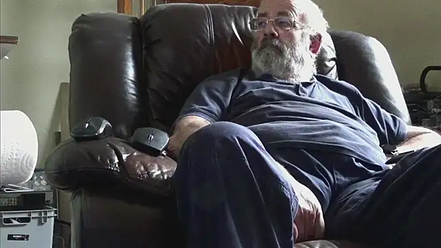 Snapshot of janzer13 chatting on 10.18.25 janzer13 online show from 10.18.25