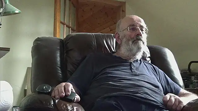 Snapshot of janzer13 chatting on 10.20.25 janzer13 online show from 10.20.25