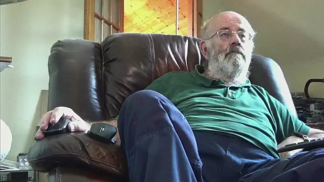 Snapshot of janzer13 chatting on 10.31.25 janzer13 online show from 10.31.25