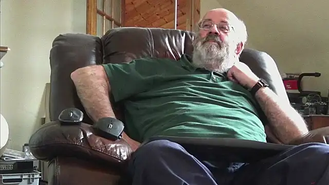 Snapshot of janzer13 chatting on 11.22.25 janzer13 online show from 11.22.25