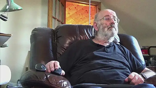 Snapshot of janzer13 chatting on 11.25.25 janzer13 online show from 11.25.25