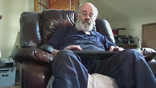 Snapshot of janzer13 chatting on 12.15.25 janzer13 online show from 12.15.25