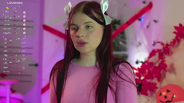 Snapshot of ambershoney chatting on 10.23.25 ambershoney online show from 10.23.25