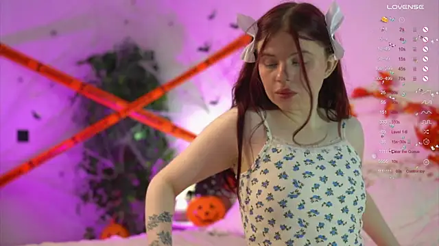 Snapshot of ambershoney chatting on 10.24.25 ambershoney online show from 10.24.25