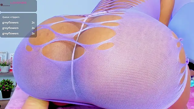 Snapshot of bell_popperr_ chatting on 11.24.25 bell popperr online show from 11.24.25