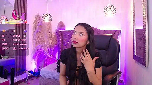 SophiaWalker 1 online show from 12.16.25