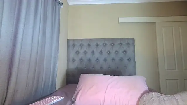 Snapshot of nanababe1 chatting on 03.18.25 nanababe1 online show from 03.18.25