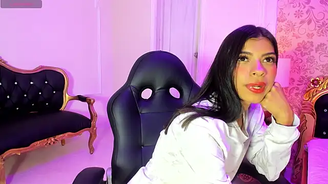 Snapshot of Lola_Pierce chatting on 09.12.25 Lola Pierce online show from 09.12.25