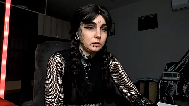 HighelikeGirl online show from 10.13.25