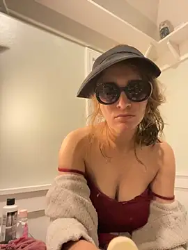 Snapshot of Lilamelon chatting on 09.26.25 Lilamelon online show from 09.26.25