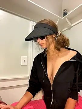 Snapshot of Lilamelon chatting on 10.06.25 Lilamelon online show from 10.06.25