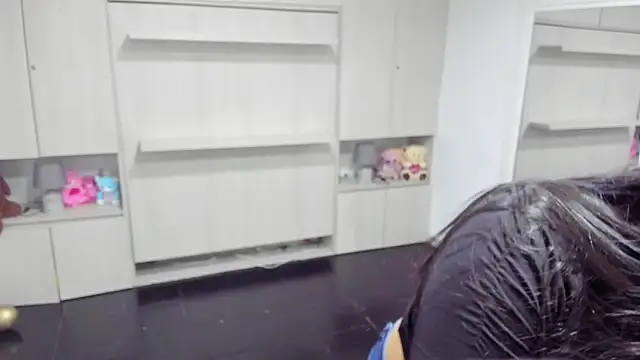 LilyWhitney online show from 04.18.26