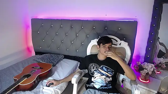 Snapshot of Charlie_Cock_ chatting on 09.16.25 Charlie Cock online show from 09.16.25