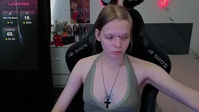 Luna Navy online show from 09.12.25