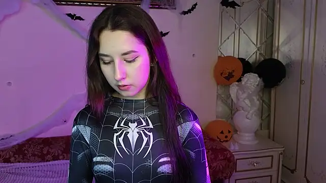 Snapshot of Eva_Maller chatting on 10.27.25 Eva Maller online show from 10.27.25