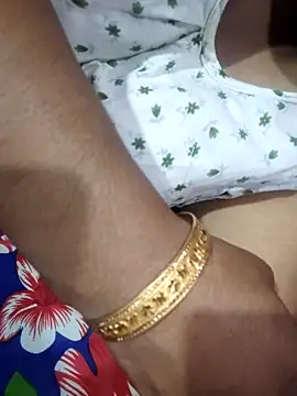 Snapshot of Bhabi-Hot0 chatting on 11.17.25 Bhabi-Hot0 online show from 11.17.25