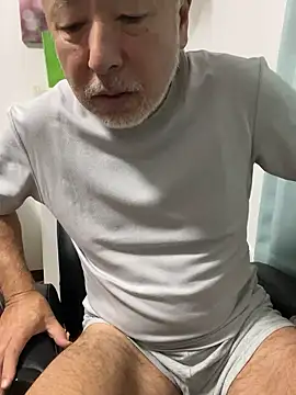 Snapshot of gholly2007 chatting on 09.14.25 gholly2007 online show from 09.14.25